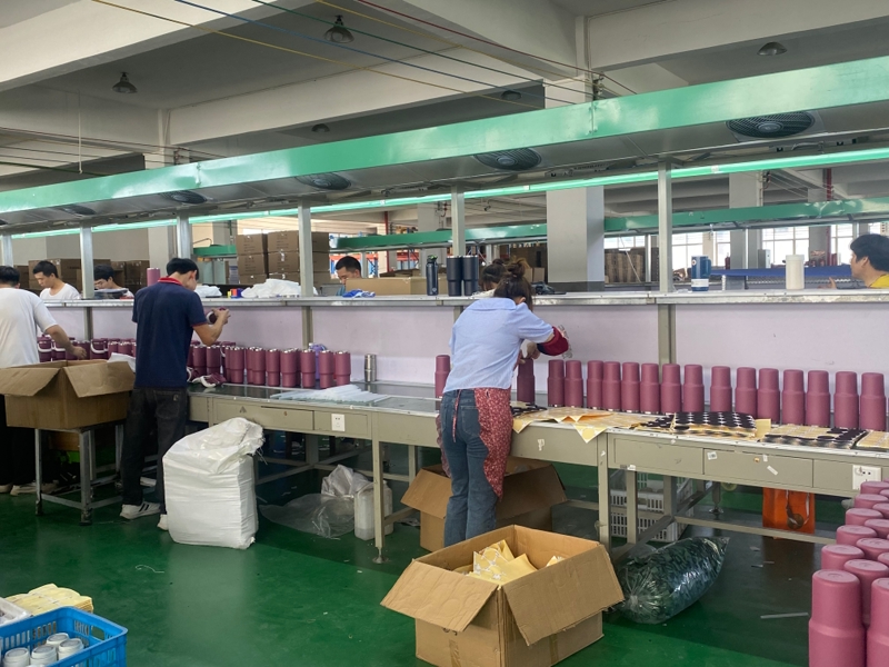 ความก้าวหน้าด้านกำลังการผลิต: Jiangzhi สั่งผลิตถ้วยไอศกรีม 26,000 ชิ้นเสร็จภายใน 3 วัน